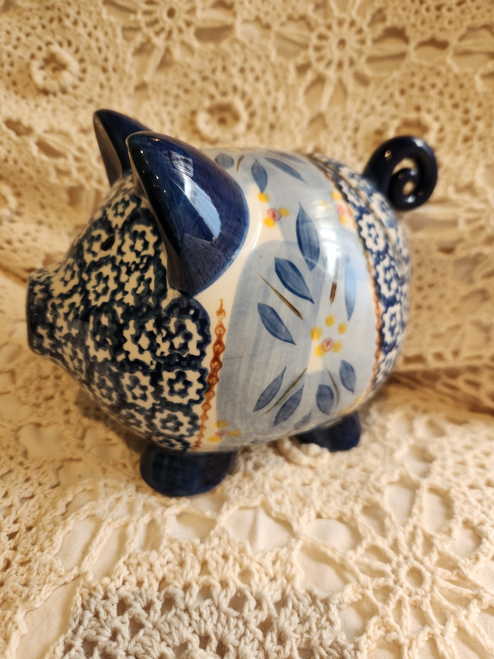 Temptations Old World Blue Pig Canister